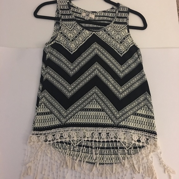 Uga Tank Top with fringe - Picture 2 of 6